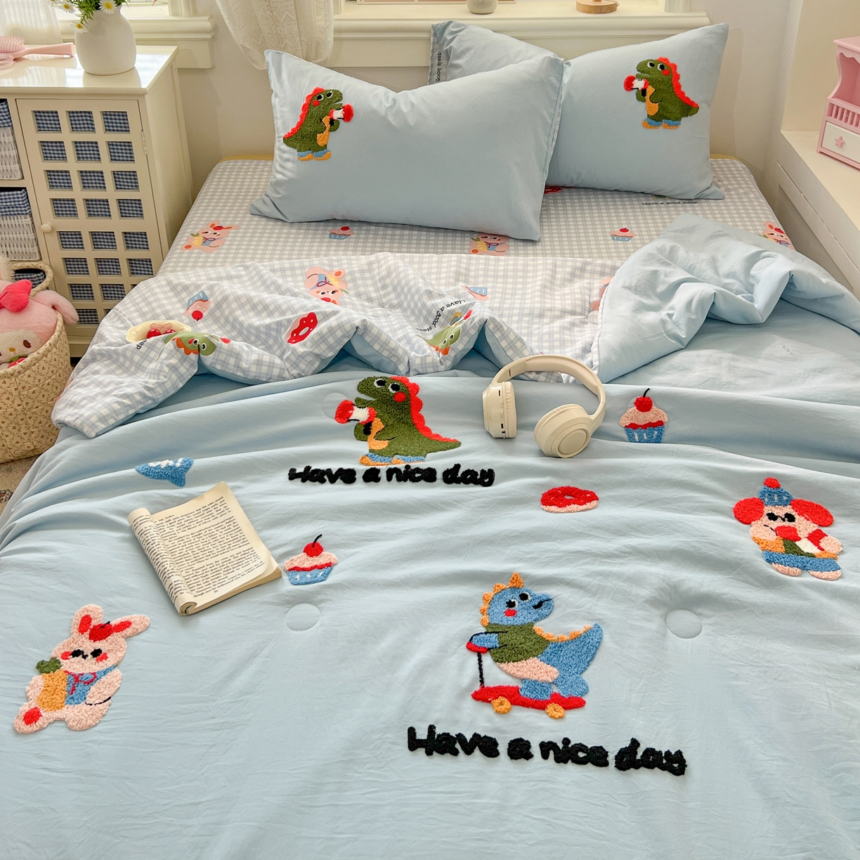 91家纺网 家纺一手货源 找家纺 易辰美 2026新款水洗棉毛巾绣夏被四件套 动物派对