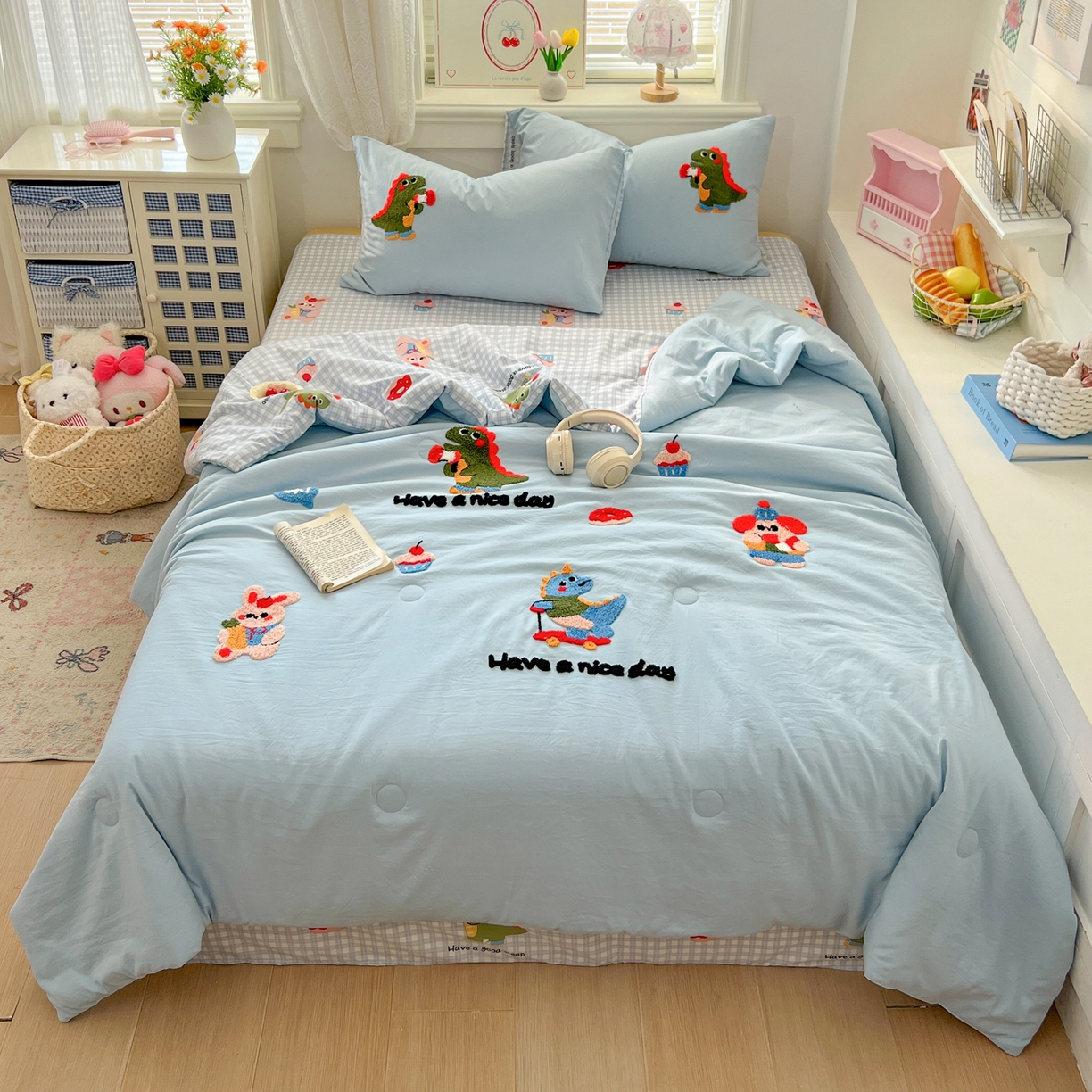 91家纺网 家纺一手货源 找家纺 易辰美 2026新款水洗棉毛巾绣夏被四件套 动物派对