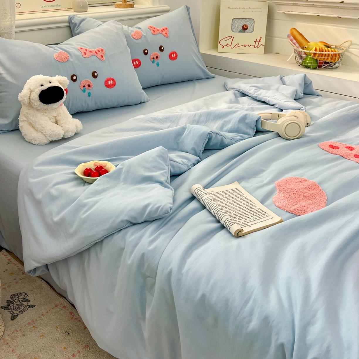 91家纺网 家纺一手货源 找家纺 易辰美 2026新款水洗棉毛巾绣夏被四件套 流涕猪-兰