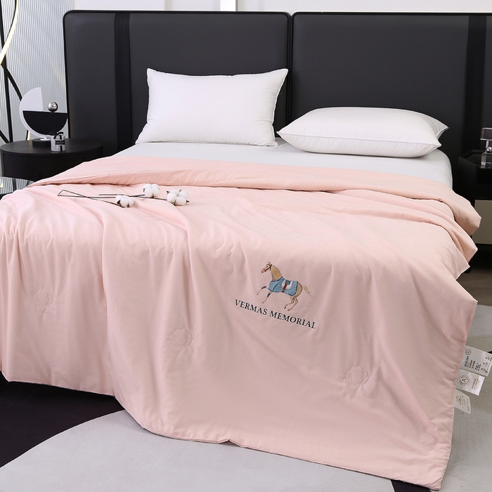 91家纺网 家纺一手货源 找家纺 薇玛仕 2026新款纯棉赛马曲系列60支新疆棉纱棉花夏凉被空调被里外全棉 棉花夏被-粉色