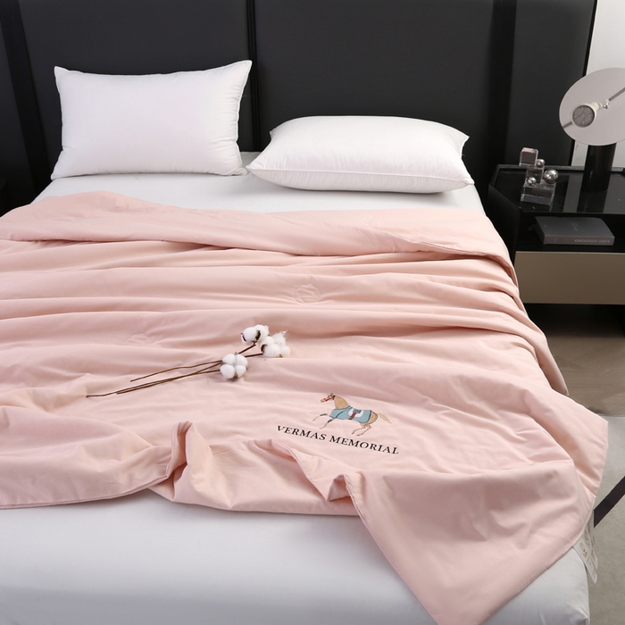 91家纺网 家纺一手货源 找家纺 薇玛仕 2026新款纯棉赛马曲系列60支新疆棉纱棉花夏凉被空调被里外全棉 棉花夏被-粉色