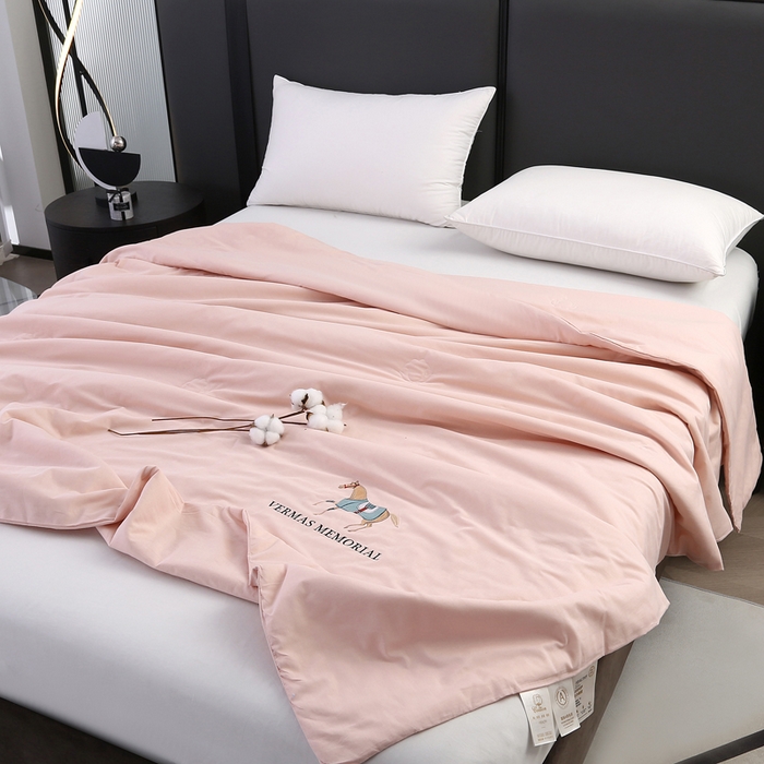 91家纺网 家纺一手货源 找家纺 薇玛仕 2026新款纯棉赛马曲系列60支新疆棉纱棉花夏凉被空调被里外全棉 棉花夏被-粉色