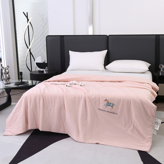 91家纺网 家纺一手货源 找家纺 薇玛仕 2026新款纯棉赛马曲系列60支新疆棉纱棉花夏凉被空调被里外全棉 棉花夏被-粉色