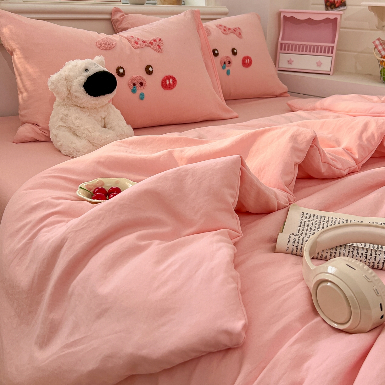 91家纺网 家纺一手货源 找家纺 易辰美 2026新款水洗棉毛巾绣夏被四件套 流涕猪-玉