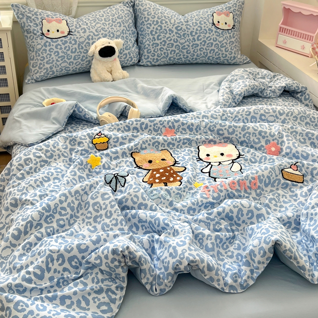 91家纺网 家纺一手货源 找家纺 易辰美 2026新款水洗棉毛巾绣夏被四件套 豹纹猫-兰