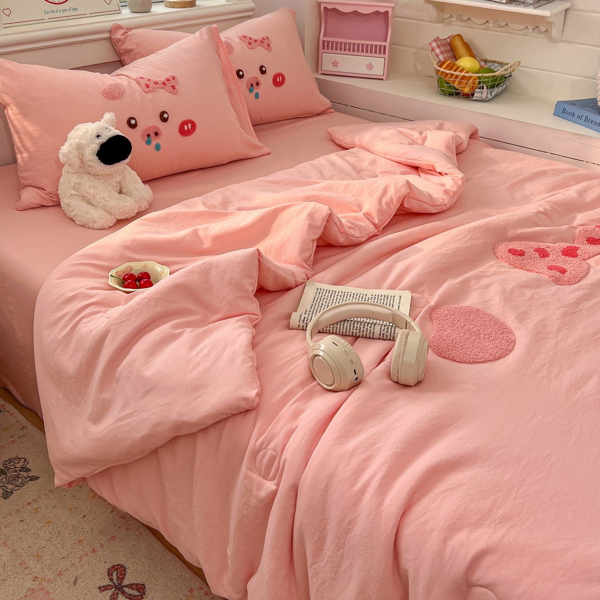 91家纺网 家纺一手货源 找家纺 易辰美 2026新款水洗棉毛巾绣夏被四件套 流涕猪-玉