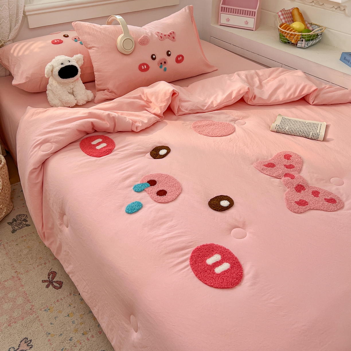 91家纺网 家纺一手货源 找家纺 易辰美 2026新款水洗棉毛巾绣夏被四件套 流涕猪-玉