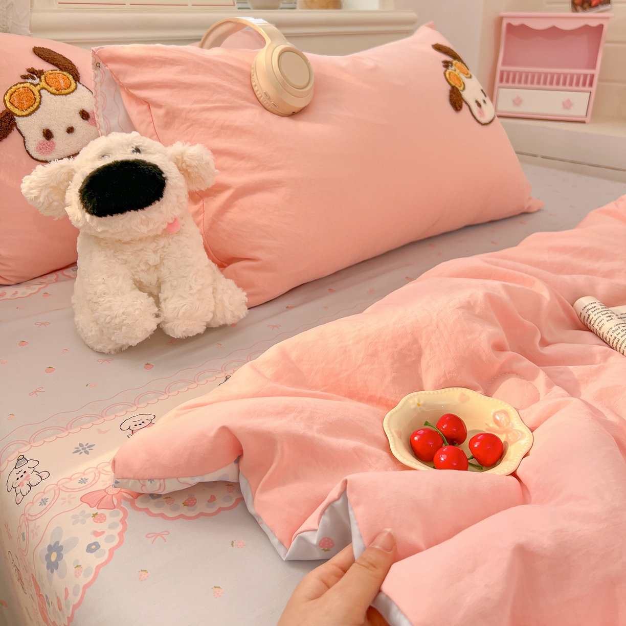 91家纺网 家纺一手货源 找家纺 易辰美 2026新款水洗棉毛巾绣夏被四件套 帕恰狗