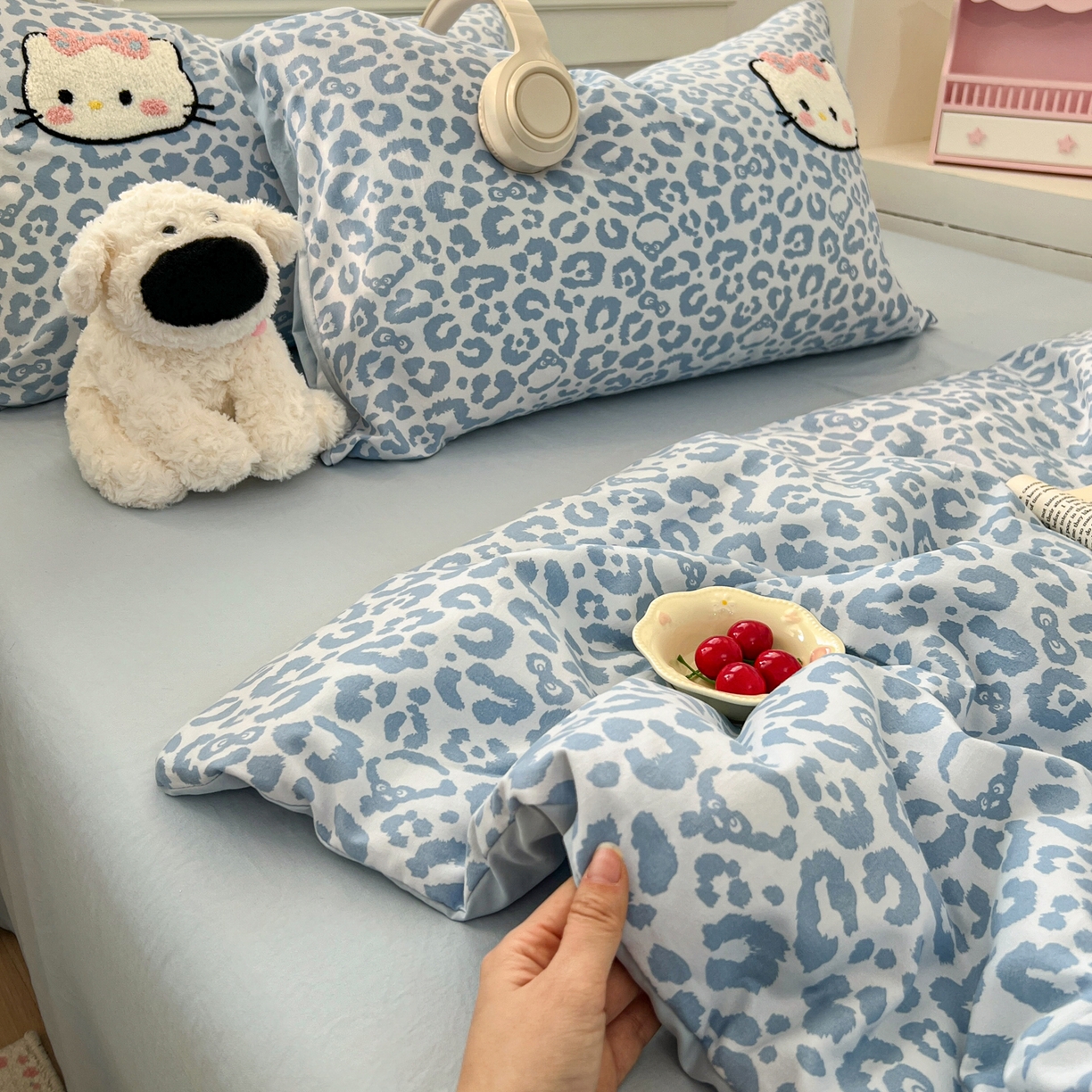 91家纺网 家纺一手货源 找家纺 易辰美 2026新款水洗棉毛巾绣夏被四件套 豹纹猫-兰