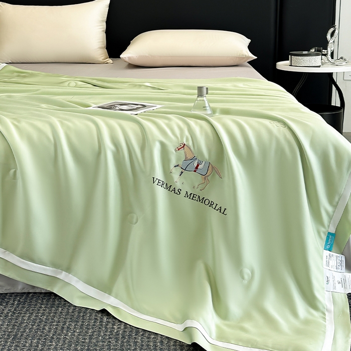 91家纺网 家纺一手货源 找家纺 薇玛仕 2026新款绣花80支兰精天丝可水洗蚕丝被100蚕丝填充夏凉被空调被 春色绿