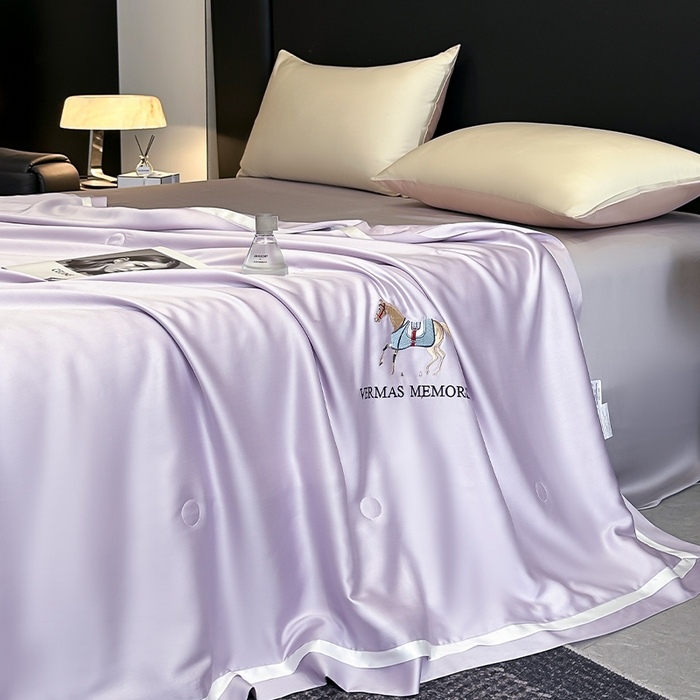 91家纺网 家纺一手货源 找家纺 薇玛仕 2026新款绣花80支兰精天丝可水洗蚕丝被100蚕丝填充夏凉被空调被 静谧紫