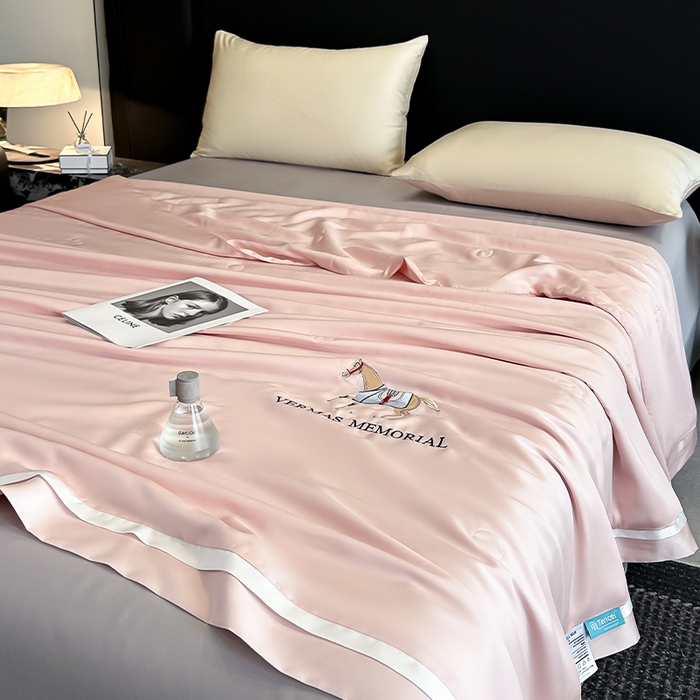 91家纺网 家纺一手货源 找家纺 薇玛仕 2026新款绣花80支兰精天丝可水洗蚕丝被100蚕丝填充夏凉被空调被 倩影粉