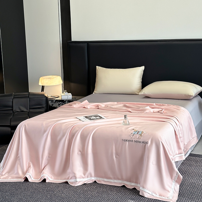 91家纺网 家纺一手货源 找家纺 薇玛仕 2026新款绣花80支兰精天丝可水洗蚕丝被100蚕丝填充夏凉被空调被 倩影粉