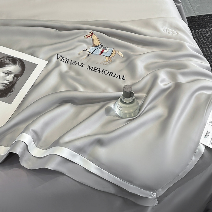 91家纺网 家纺一手货源 找家纺 薇玛仕 2026新款绣花80支兰精天丝可水洗蚕丝被100蚕丝填充夏凉被空调被 清雅灰