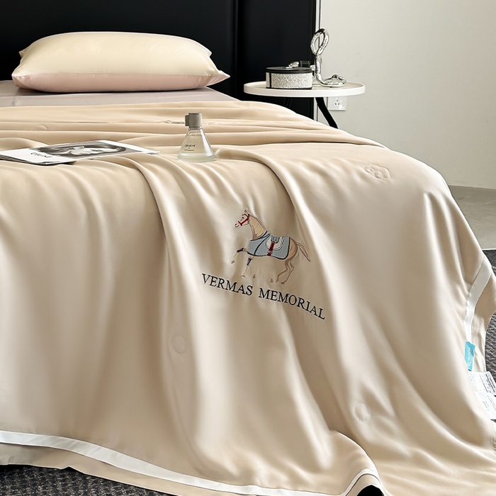 91家纺网 家纺一手货源 找家纺 薇玛仕 2026新款绣花80支兰精天丝可水洗蚕丝被100蚕丝填充夏凉被空调被 香槟咖