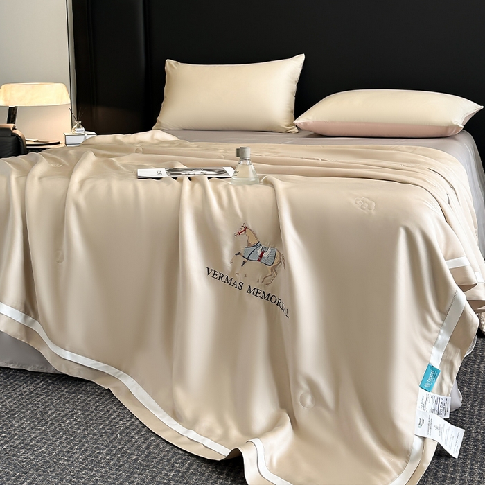 91家纺网 家纺一手货源 找家纺 薇玛仕 2026新款绣花80支兰精天丝可水洗蚕丝被100蚕丝填充夏凉被空调被 香槟咖