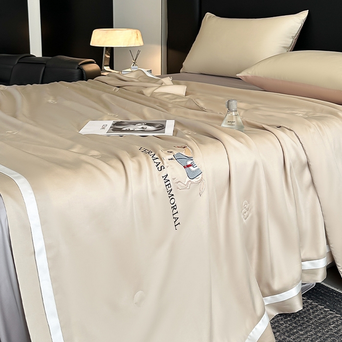 91家纺网 家纺一手货源 找家纺 薇玛仕 2026新款绣花80支兰精天丝可水洗蚕丝被100蚕丝填充夏凉被空调被 香槟咖