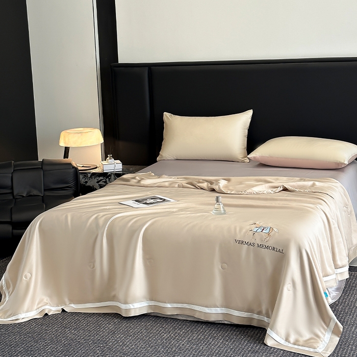 91家纺网 家纺一手货源 找家纺 薇玛仕 2026新款绣花80支兰精天丝可水洗蚕丝被100蚕丝填充夏凉被空调被 香槟咖