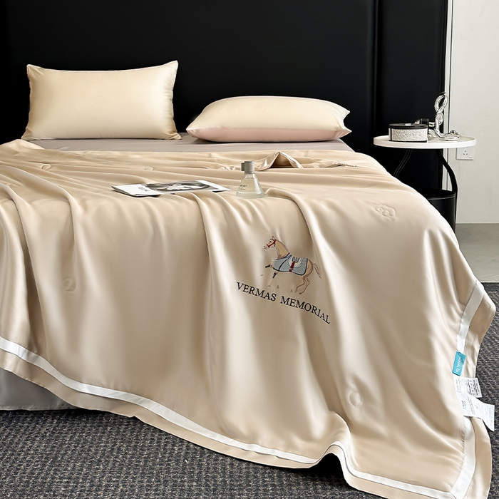 91家纺网 家纺一手货源 找家纺 薇玛仕 2026新款绣花80支兰精天丝可水洗蚕丝被100蚕丝填充夏凉被空调被 香槟咖