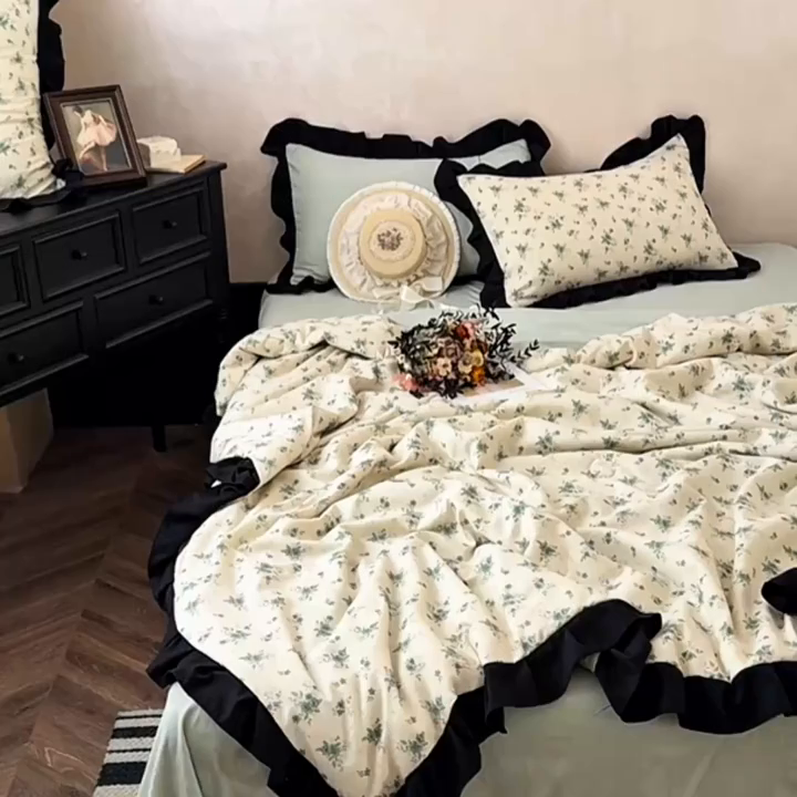 91家纺网 家纺一手货源 找家纺 2026直播爆款韩版赫本风花边款水洗双层纱夏被四件套【有买家秀加V】茶墨