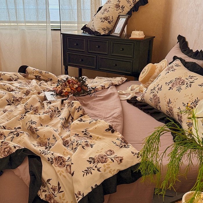 91家纺网 家纺一手货源 找家纺 2026直播爆款韩版赫本风花边款水洗双层纱夏被四件套【有买家秀加V】虞美人