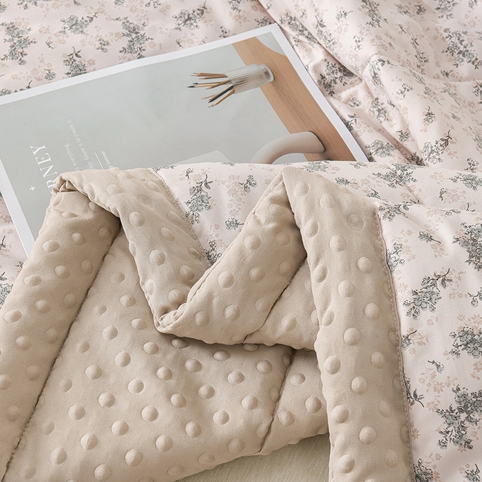 91家纺网 家纺一手货源 找家纺 壹张床 2026新款A类水洗棉3D豆豆夏被夏凉被空调被 墨影碎花