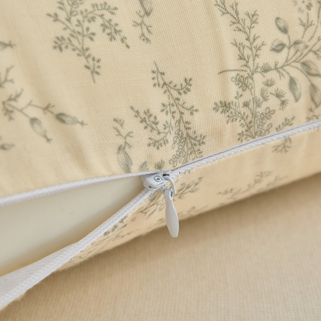 91家纺网 家纺一手货源 找家纺 百寐 2026新款全棉纯棉A类双层纱立体记忆深睡枕芯保护套42*70纯棉枕套 迷雾森林