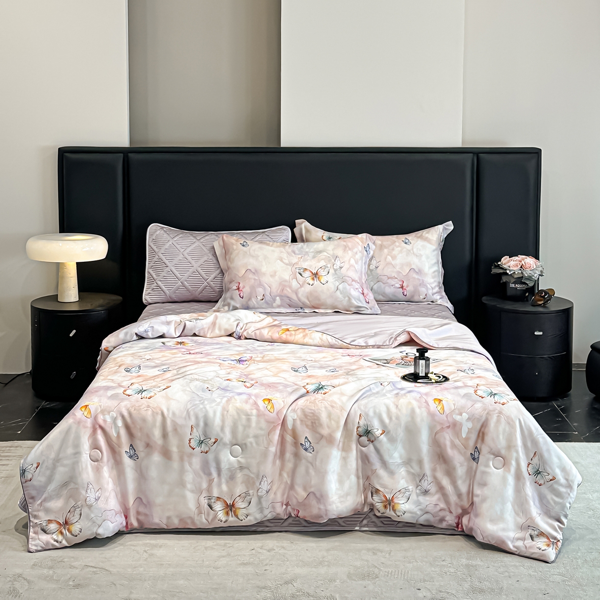 91家纺网 家纺一手货源 找家纺 吾诺家居 2026春夏新款数码印花莱赛尔天丝夏被夏凉被空调被-天印系列 蝶语-粉