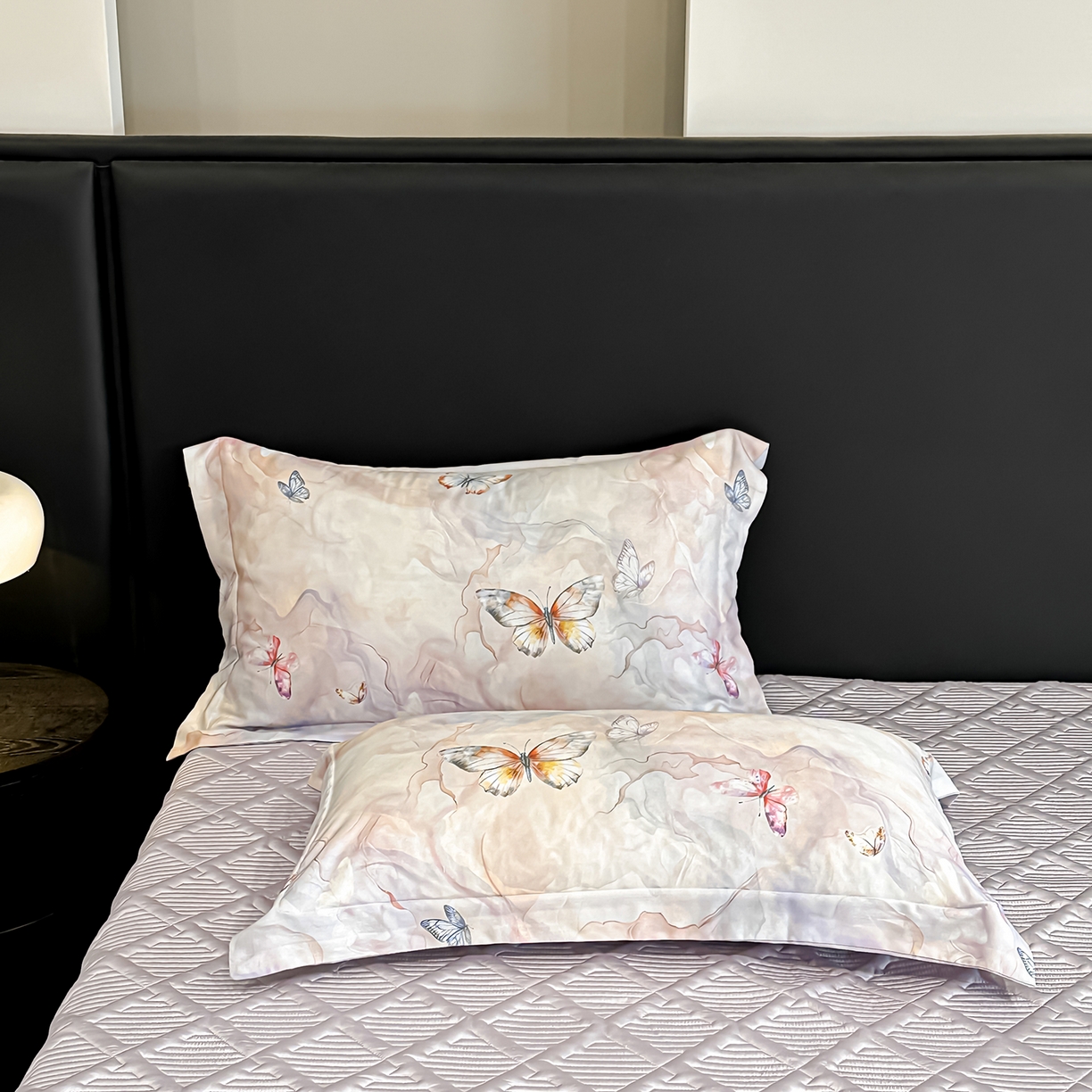 91家纺网 家纺一手货源 找家纺 吾诺家居 2026春夏新款数码印花莱赛尔天丝夏被夏凉被空调被-天印系列 蝶语-粉