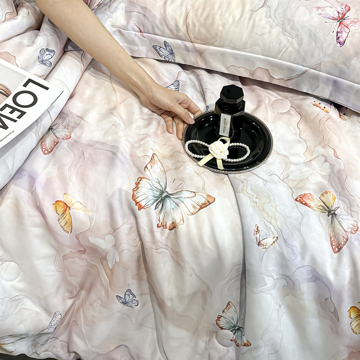 91家纺网 家纺一手货源 找家纺 吾诺家居 2026春夏新款数码印花莱赛尔天丝夏被夏凉被空调被-天印系列 蝶语-粉