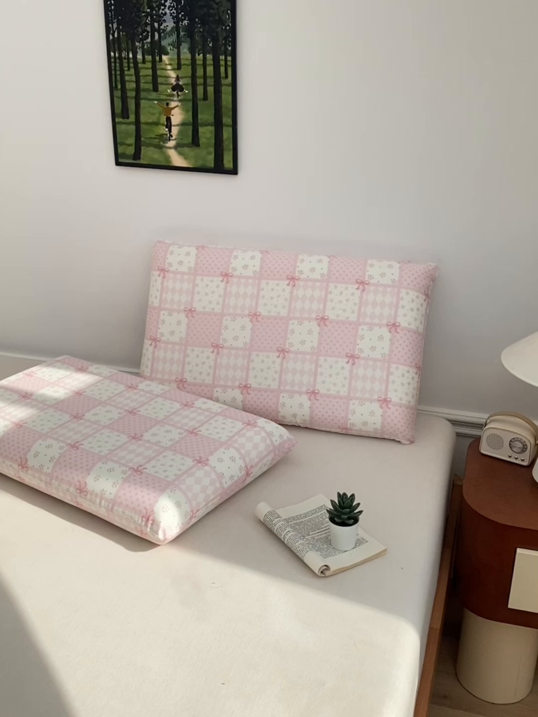 91家纺网 家纺一手货源 找家纺 百寐 2026新款全棉纯棉A类双层纱立体记忆深睡枕芯保护套42*70纯棉枕套 小城故事