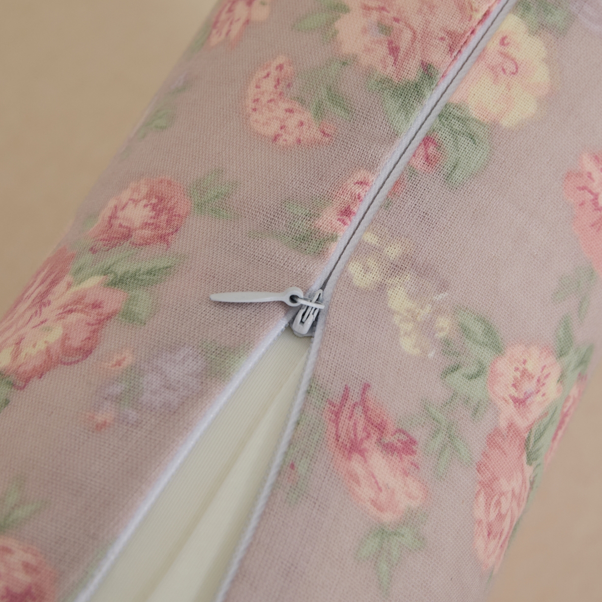 91家纺网 家纺一手货源 找家纺 百寐 2026新款全棉纯棉A类双层纱立体记忆深睡枕芯保护套42*70纯棉枕套 遇见浪漫