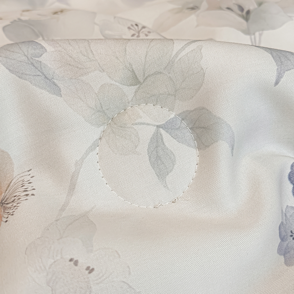 91家纺网 家纺一手货源 找家纺 吾诺家居 2026春夏新款数码印花莱赛尔天丝夏被夏凉被空调被-天印系列 花影间