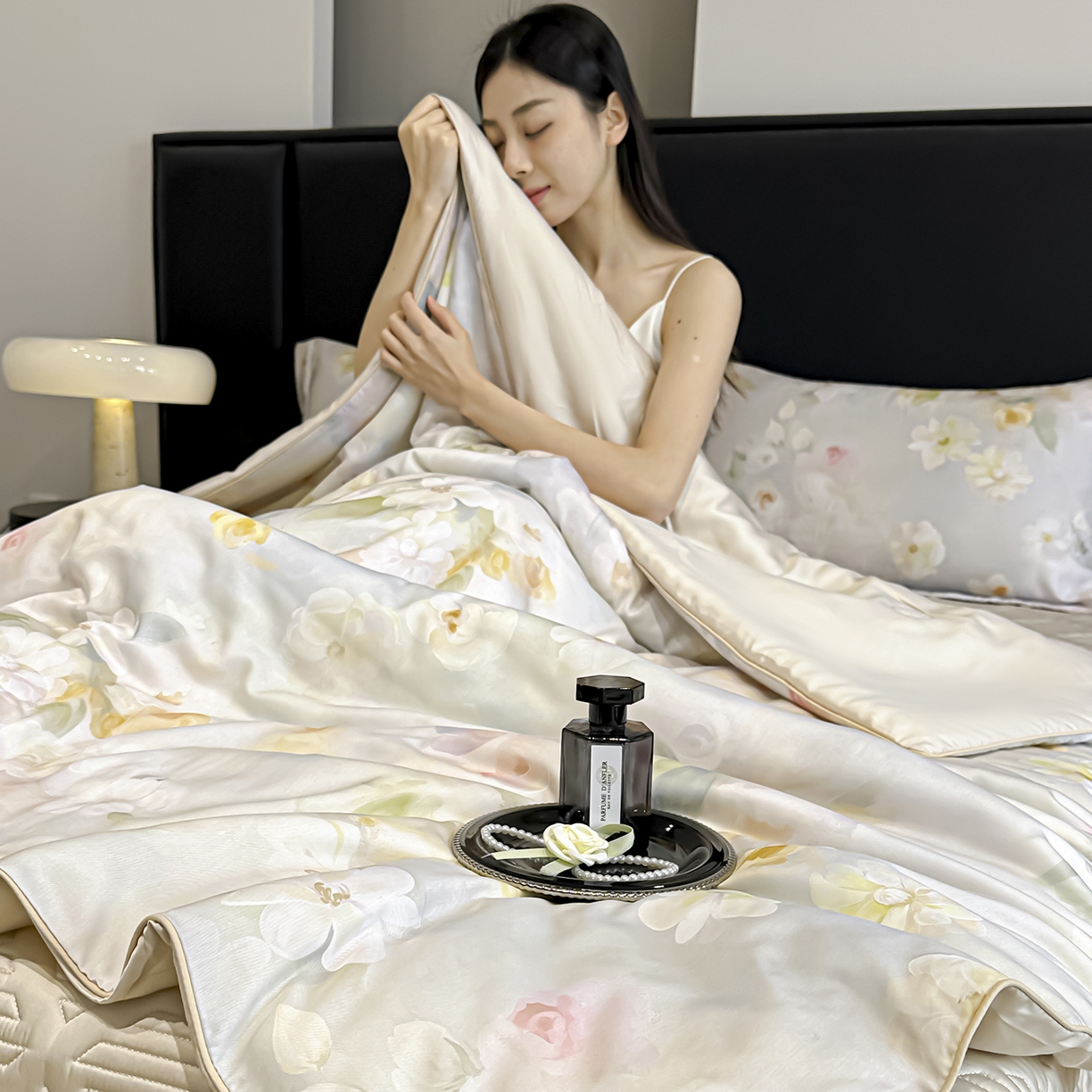 91家纺网 家纺一手货源 找家纺 吾诺家居 2026春夏新款数码印花莱赛尔天丝夏被夏凉被空调被-天印系列 浪漫花季