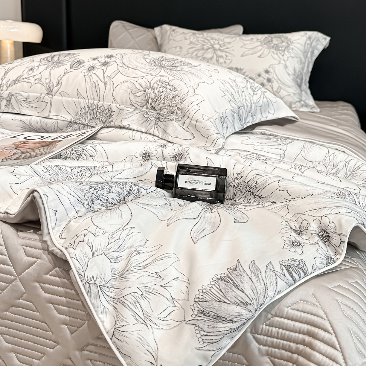 91家纺网 家纺一手货源 找家纺 吾诺家居 2026春夏新款数码印花莱赛尔天丝夏被夏凉被空调被-天印系列 青墨花影