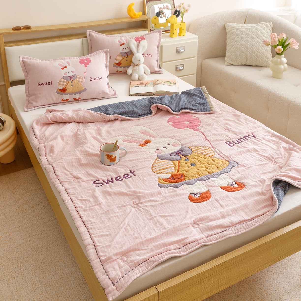 91家纺网 家纺一手货源 找家纺 悦然毛巾被 2026新款全棉纱布儿童泡泡被夏被盖毯  甜蜜小免