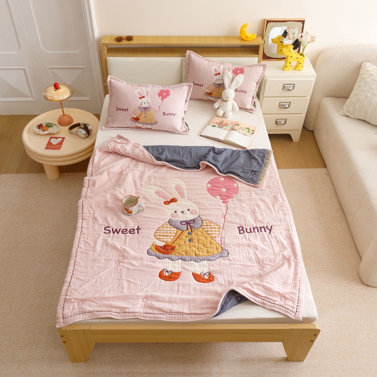 91家纺网 家纺一手货源 找家纺 悦然毛巾被 2026新款全棉纱布儿童泡泡被夏被盖毯  甜蜜小免