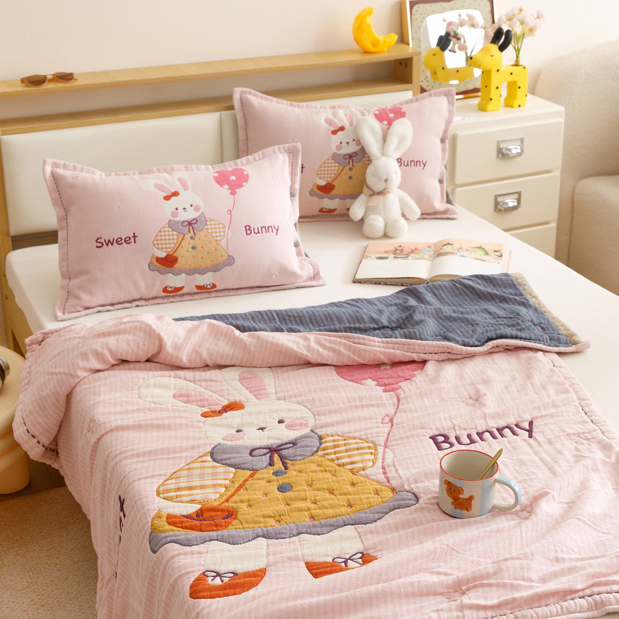 91家纺网 家纺一手货源 找家纺 悦然毛巾被 2026新款全棉纱布儿童泡泡被夏被盖毯  甜蜜小免