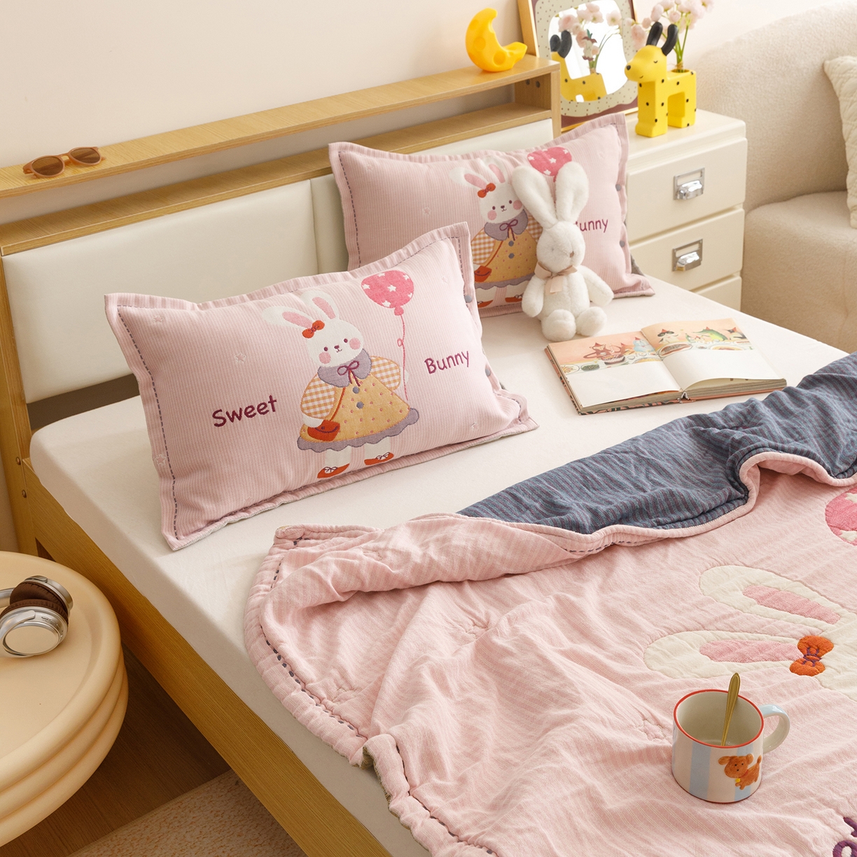 91家纺网 家纺一手货源 找家纺 悦然毛巾被 2026新款全棉纱布儿童泡泡被夏被盖毯  甜蜜小免