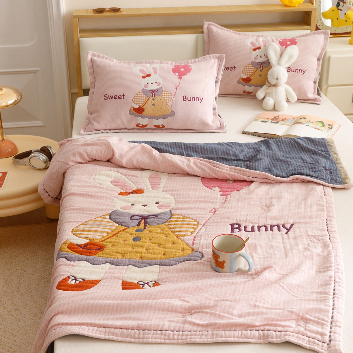 91家纺网 家纺一手货源 找家纺 悦然毛巾被 2026新款全棉纱布儿童泡泡被夏被盖毯  甜蜜小免