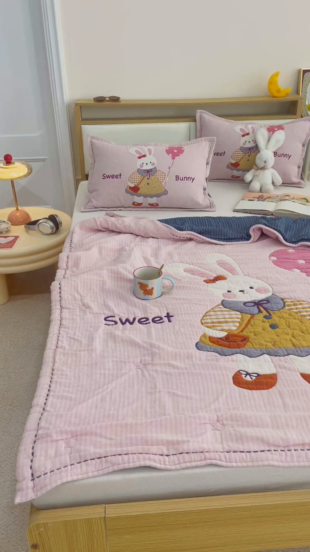 91家纺网 家纺一手货源 找家纺 悦然毛巾被 2026新款全棉纱布儿童泡泡被夏被盖毯  甜蜜小免