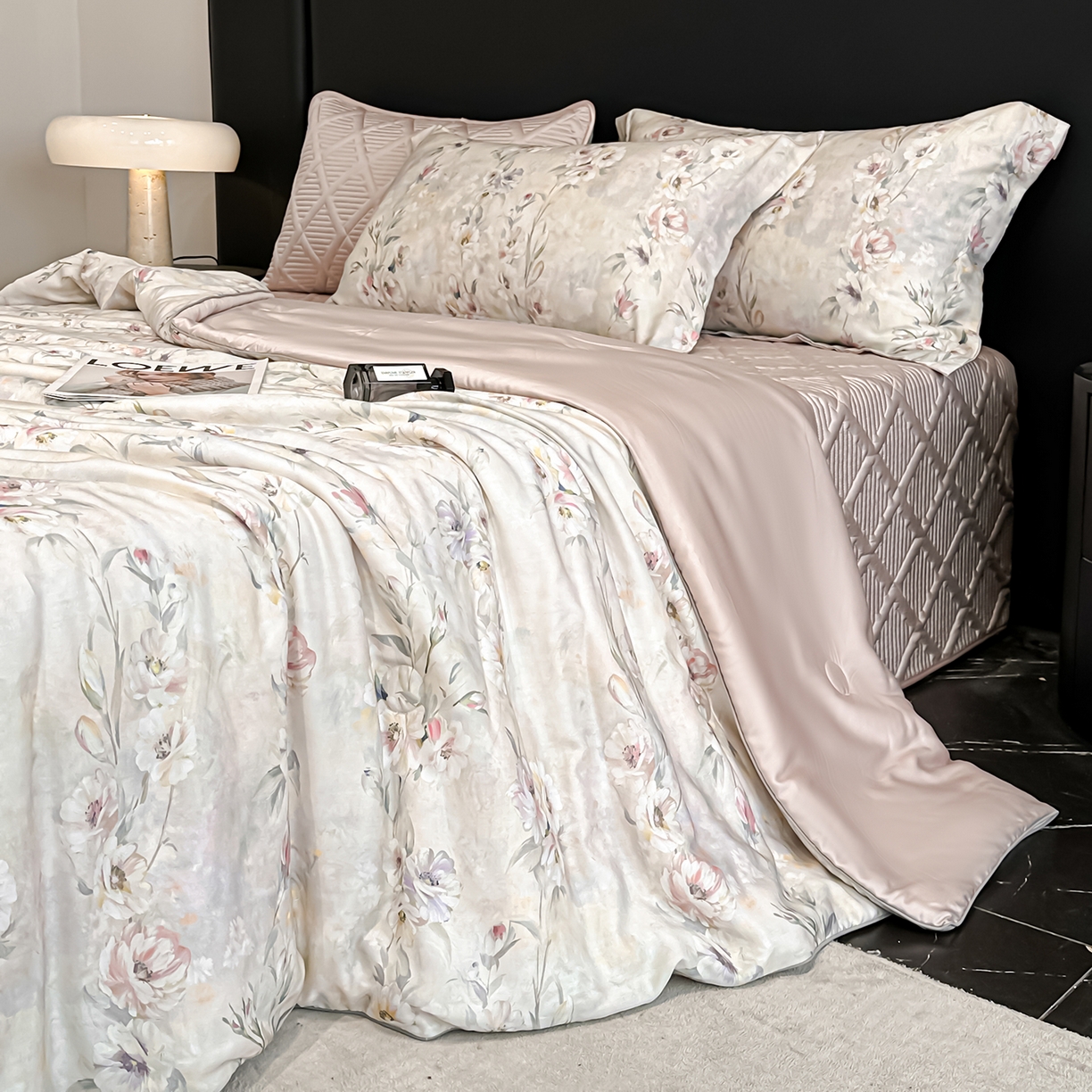 91家纺网 家纺一手货源 找家纺 吾诺家居 2026春夏新款数码印花莱赛尔天丝夏被夏凉被空调被-天印系列 清晨花梦