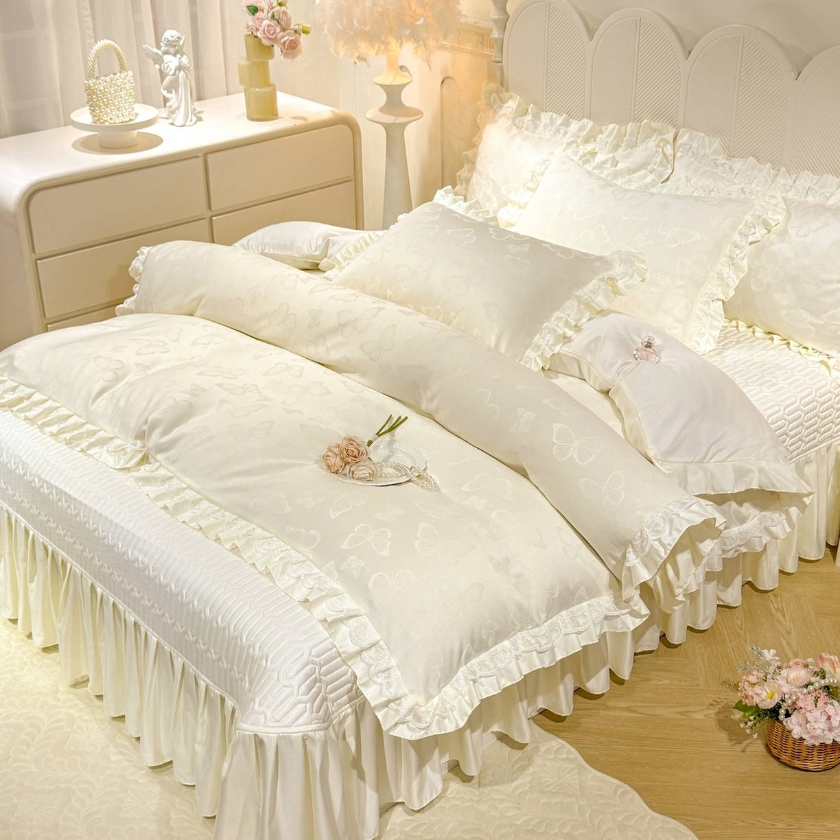 91家纺网 家纺一手货源 找家纺 优贝家纺 2026春夏新款提花水洗天丝冰丝天丝韩版夹棉床盖四件套 蝶舞-奶油白