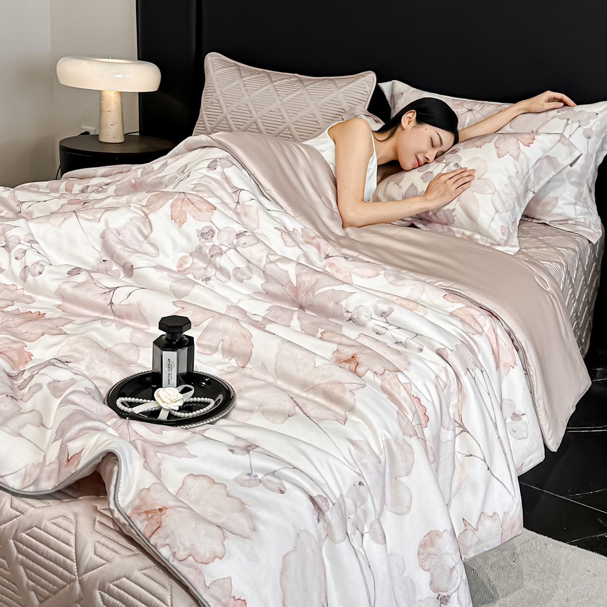 91家纺网 家纺一手货源 找家纺 吾诺家居 2026春夏新款数码印花莱赛尔天丝夏被夏凉被空调被-天印系列 相思叶