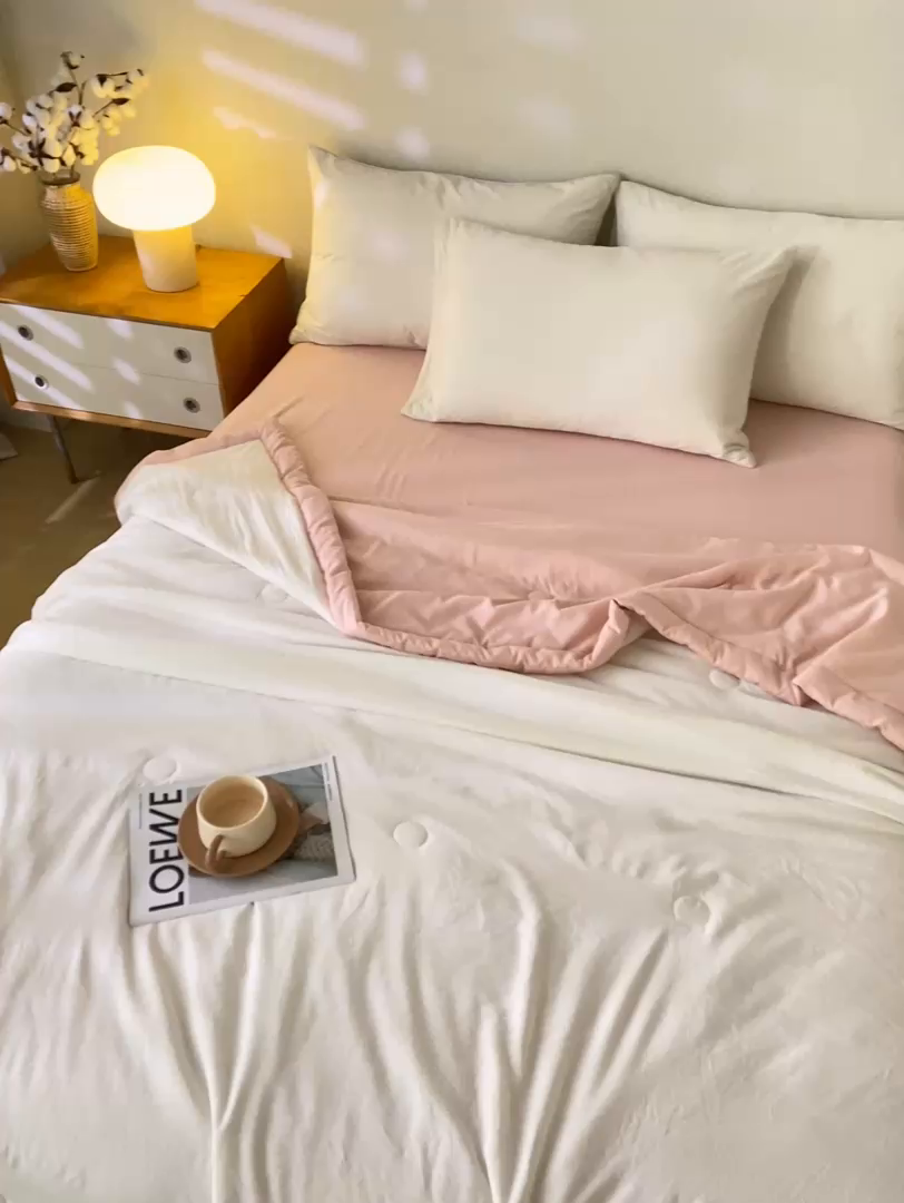 91家纺网 家纺一手货源 找家纺 憨豆  2026新款撞色双拼新疆棉花被夏被无印风水洗棉空调被夏凉被子（常年有货） 棉朵-浅粉白