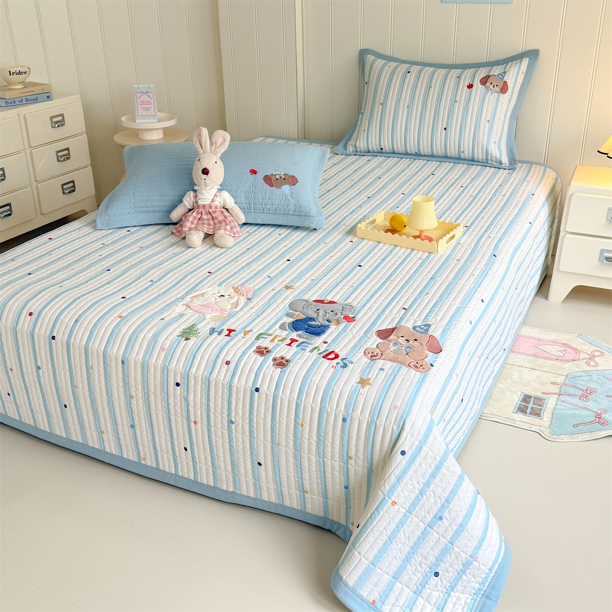 91家纺网 家纺一手货源 找家纺 优贝家纺 2026新款高克重水洗棉云感棉印+贴布绣卡通床盖夹棉软席三件套 萌犬乐园