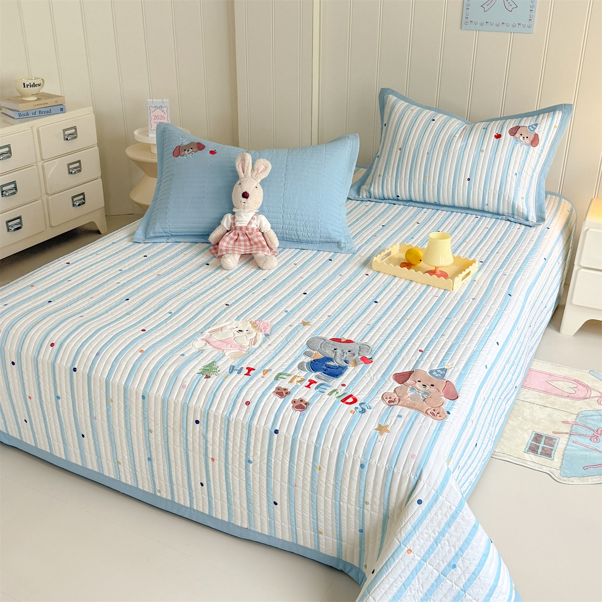 91家纺网 家纺一手货源 找家纺 优贝家纺 2026新款高克重水洗棉云感棉印+贴布绣卡通床盖夹棉软席三件套 萌犬乐园