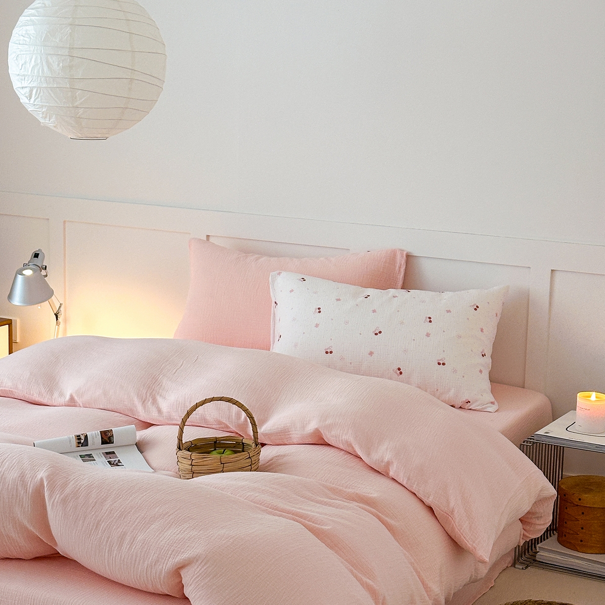 91家纺网 家纺一手货源 找家纺 玖弘家居 2026新款糖果印花色系皱皱纱四件套系列 蜜粉（蜜粉+粉樱浅印）