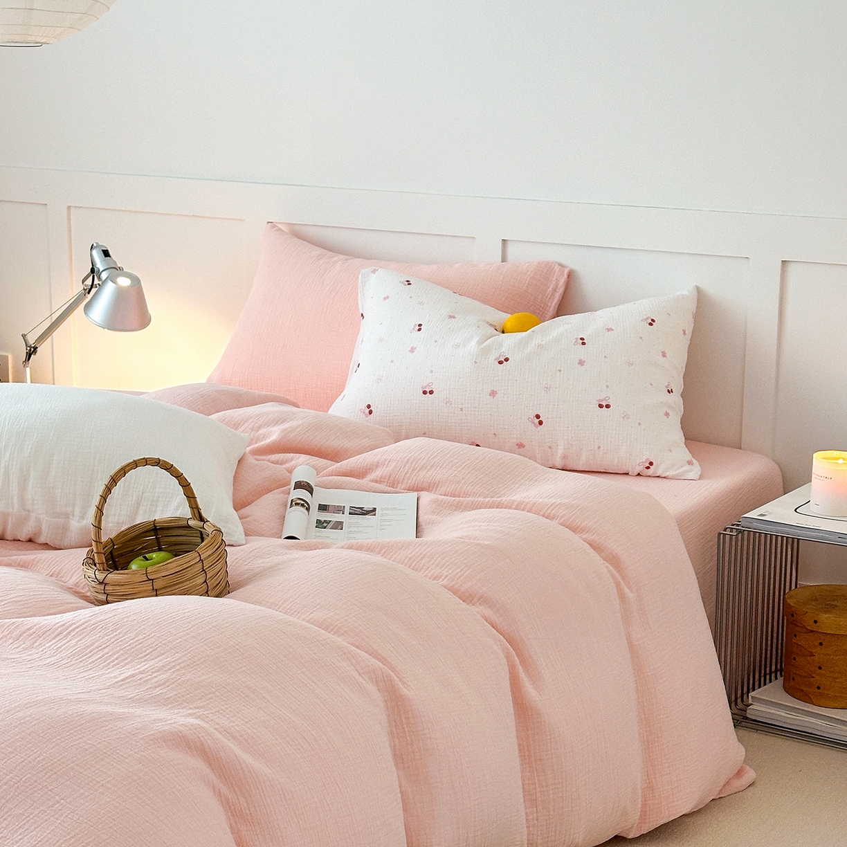 91家纺网 家纺一手货源 找家纺 玖弘家居 2026新款糖果印花色系皱皱纱四件套系列 蜜粉（蜜粉+粉樱浅印）