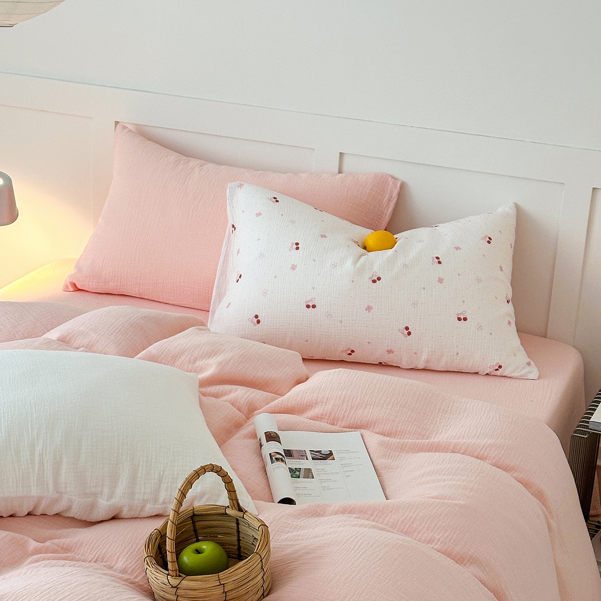 91家纺网 家纺一手货源 找家纺 玖弘家居 2026新款糖果印花色系皱皱纱四件套系列 蜜粉（蜜粉+粉樱浅印）